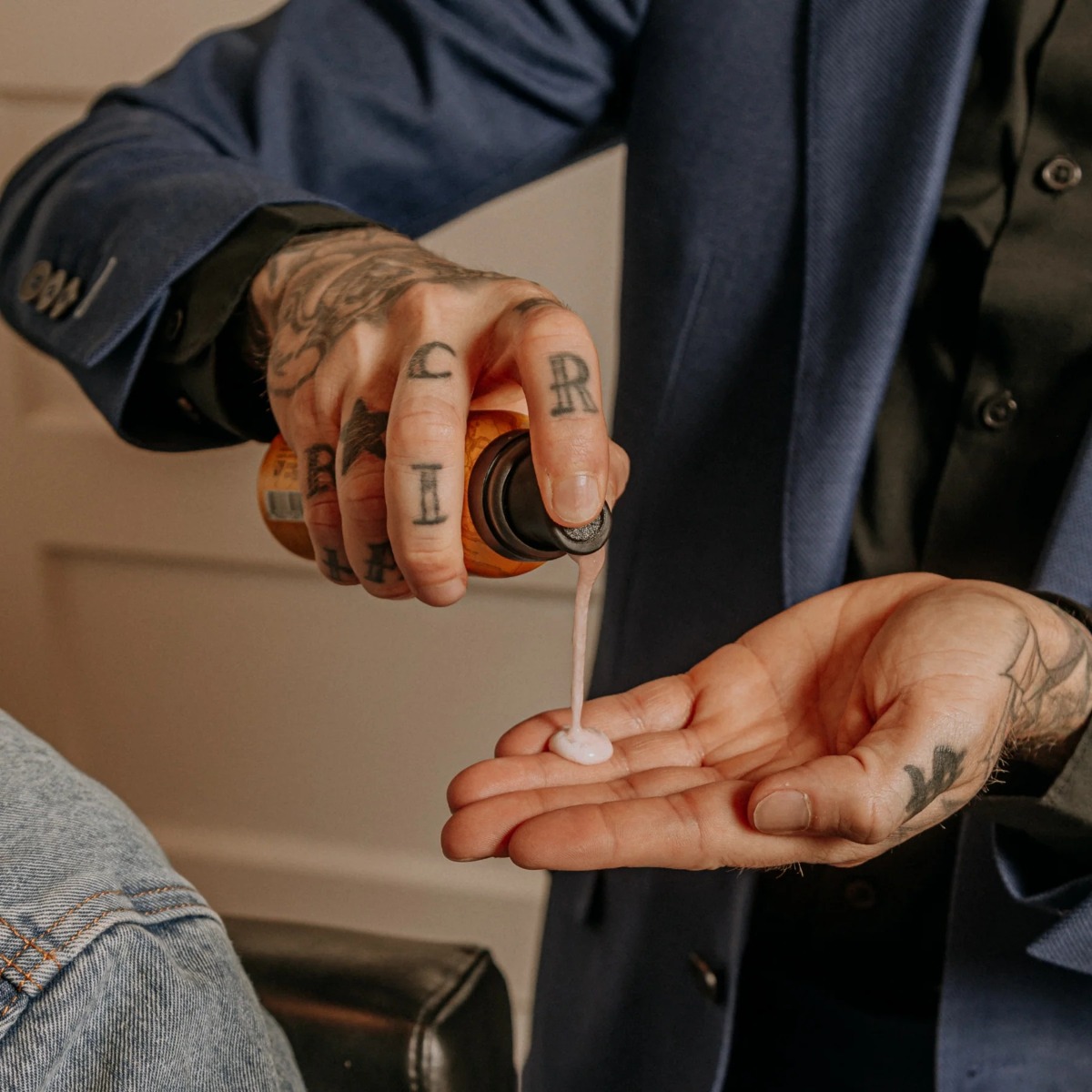 Багатозадачна піна 4-in-1 Travel Size Shower & Shave Foam Gel Sweet Tobacco 100 мл - фото 3